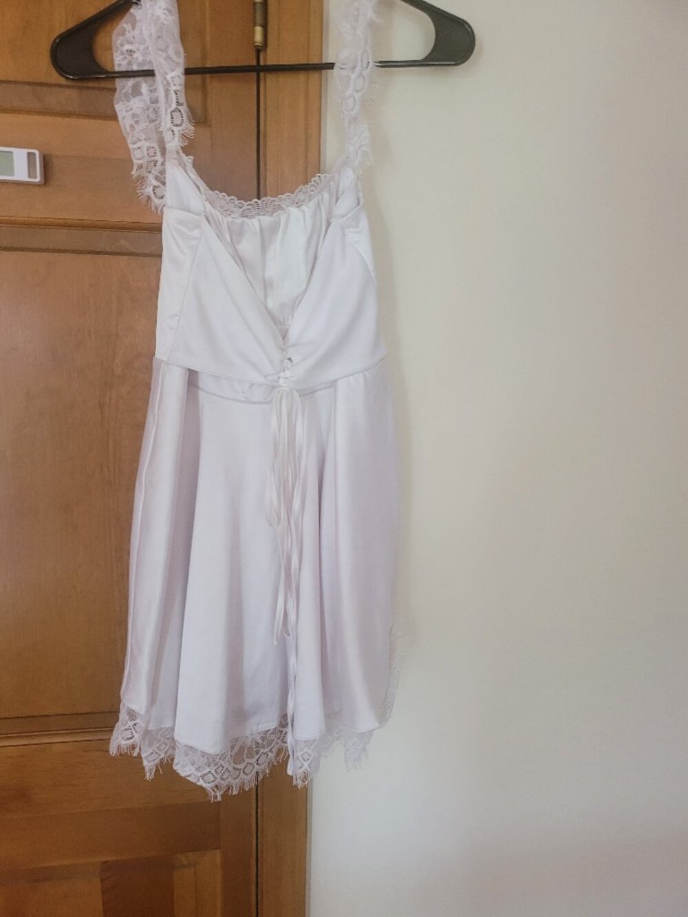 White Dress good for graduation  SIZE MEDIUM